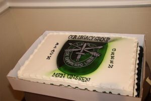 A cake with the crest of the 1 st special forces group.
